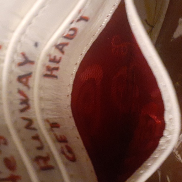 BRIGHTON LEATHER CARD HOLDER NWOT - Picture 8 of 11